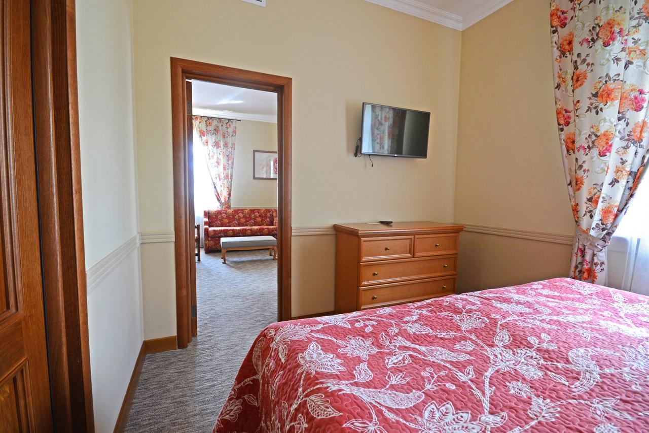 Premier Hotel Potchaïv Extérieur photo