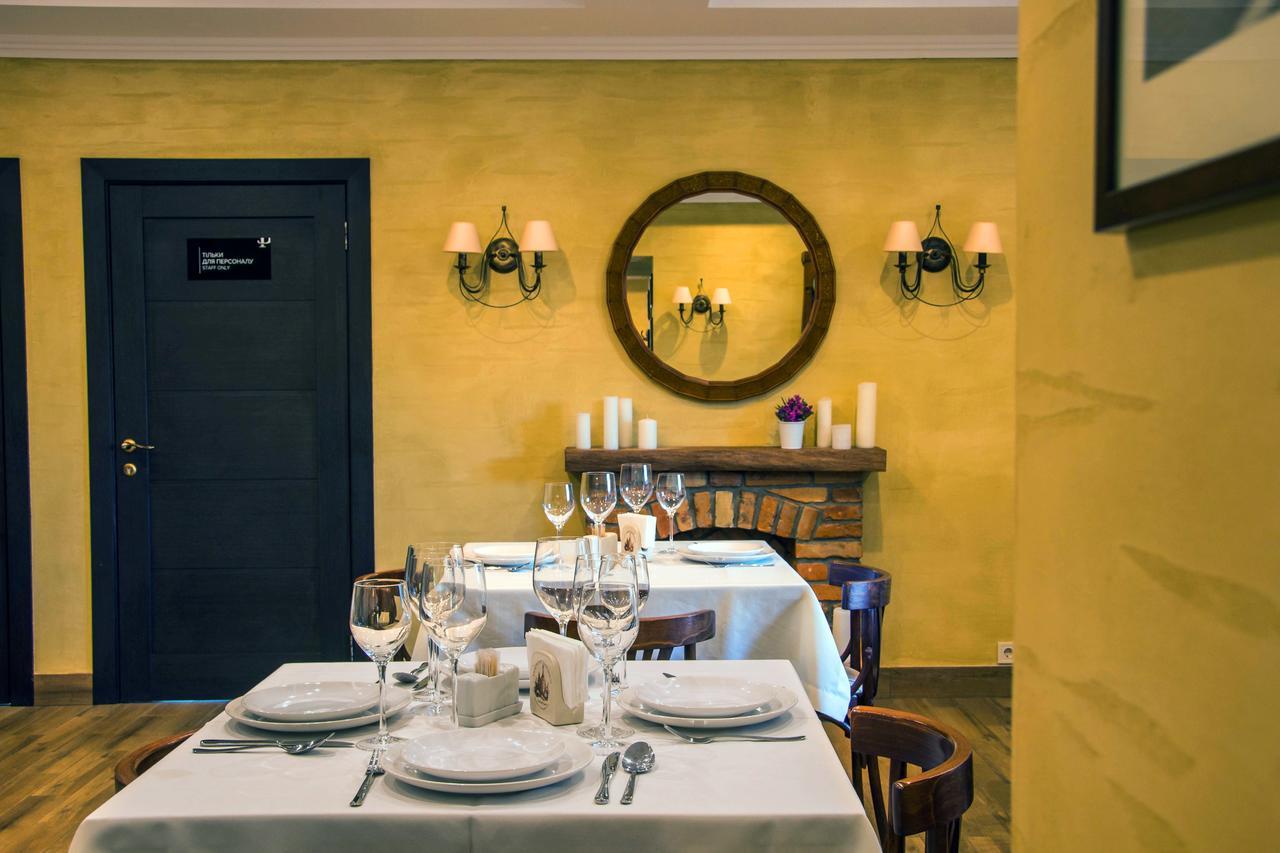 Premier Hotel Potchaïv Extérieur photo